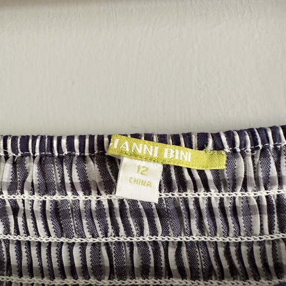 NWOT Gianni Bini Emily cropped navy/white rouche cropped top with elastic back - Picture 5 of 7